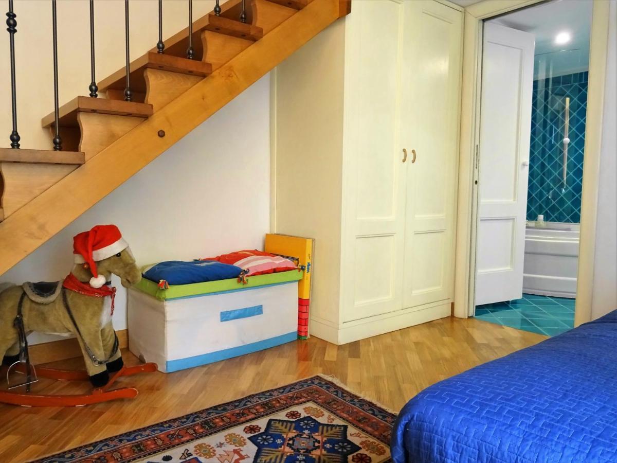 Mezzocannone Holiday House Наполи Екстериор снимка
