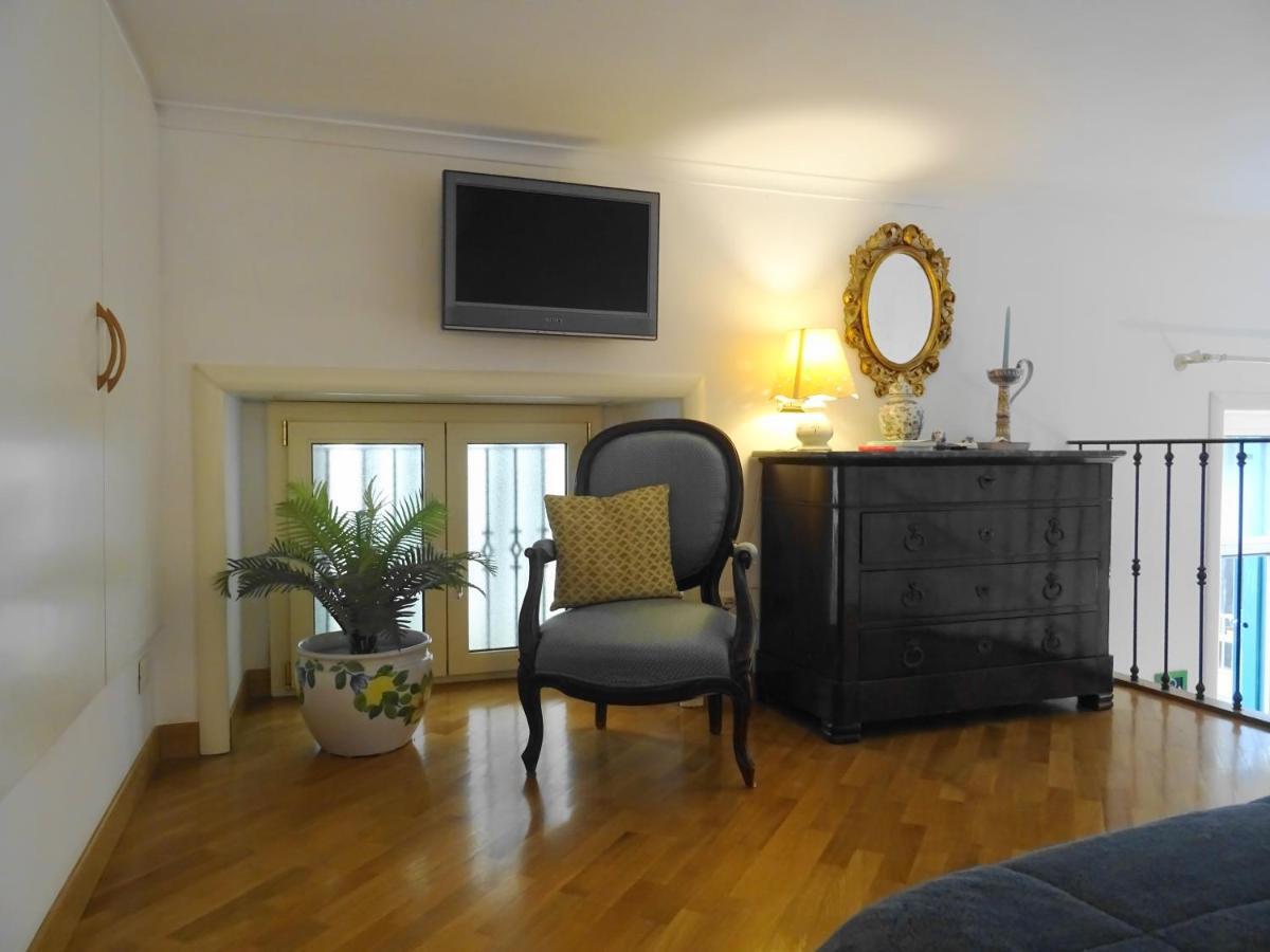 Mezzocannone Holiday House Наполи Екстериор снимка
