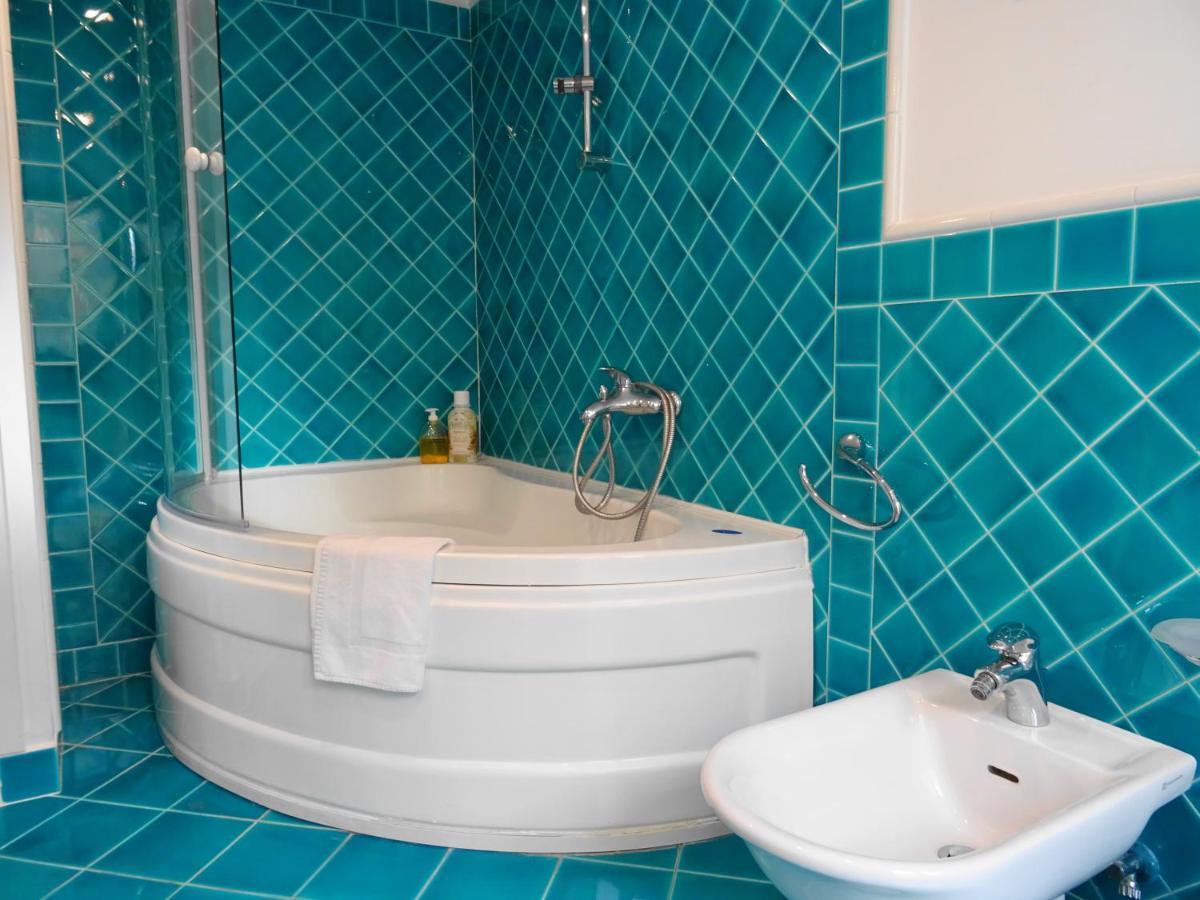Mezzocannone Holiday House Наполи Екстериор снимка